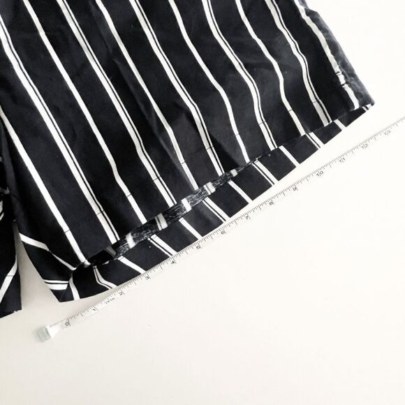 Jachs Girlfriend Womens Shorts Linen Blend Stretch Pinstripes Black White Large - Picture 8 of 9